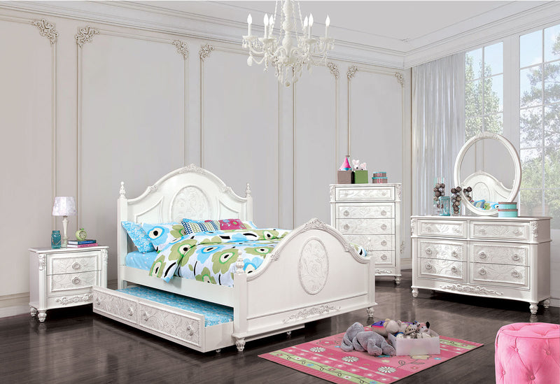 Henrieta Off-White 4 Pc. Full Bedroom Set w/ Trundle